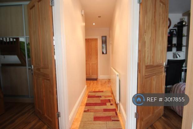 House in Uxbridge - View 4