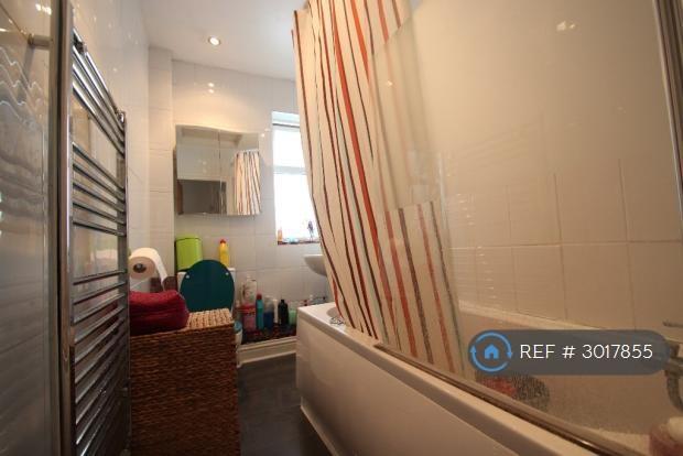 House in Uxbridge - More