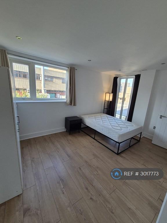 Apartment in London - More
