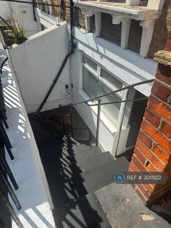 Apartment in Croydon - View 2
