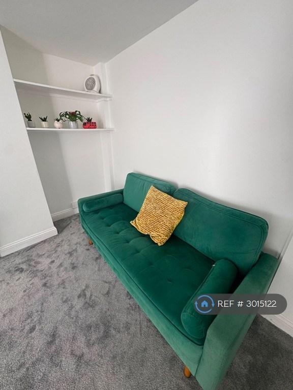 Apartment in Croydon - View 5