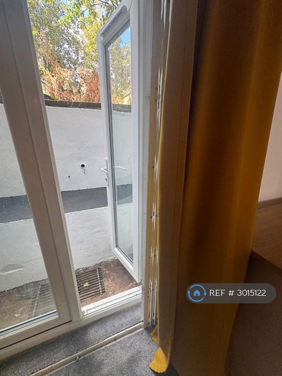 Apartment in Croydon - More