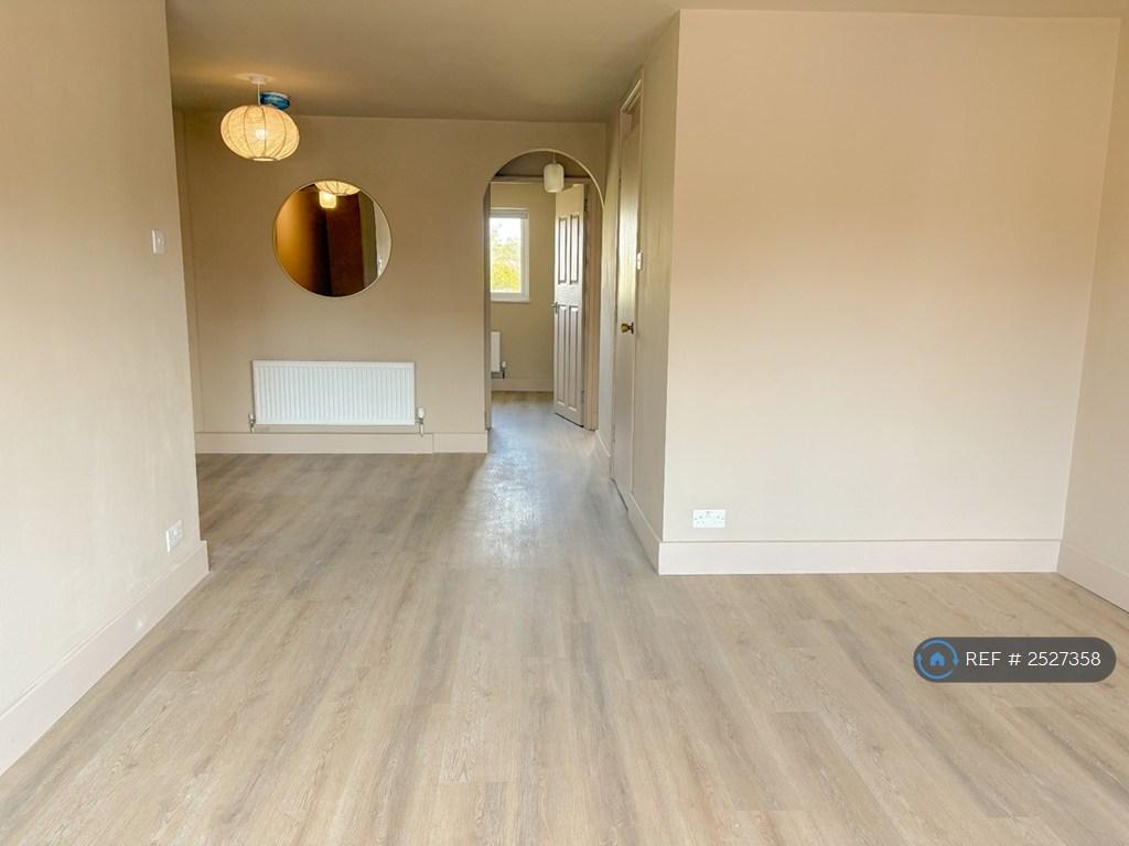 Apartment in Hornchurch - View 3