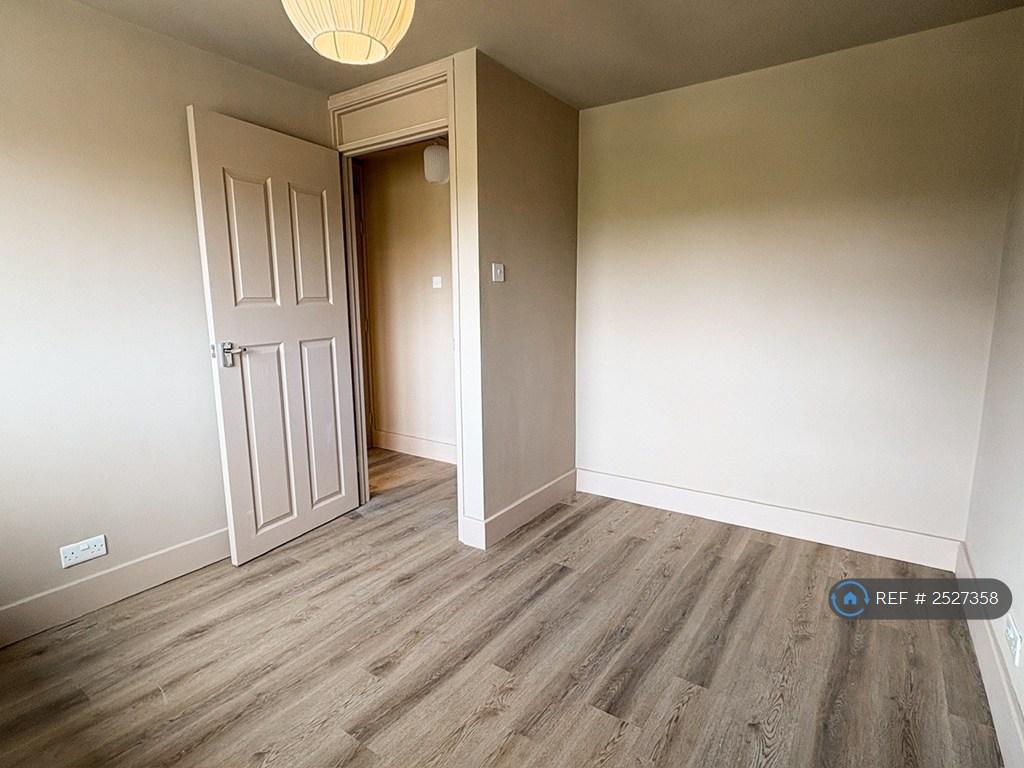 Apartment in Hornchurch - View 5