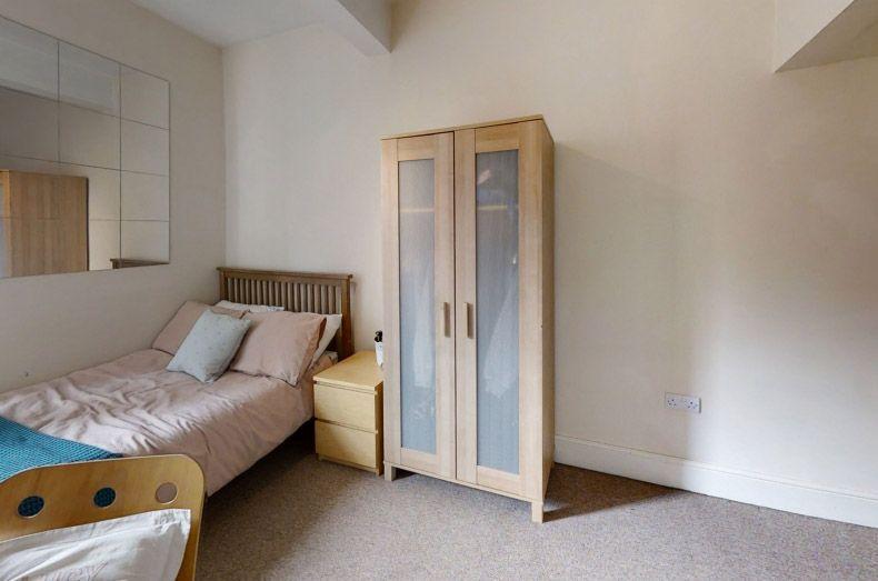 House in Sheffield, South Yorkshire - More