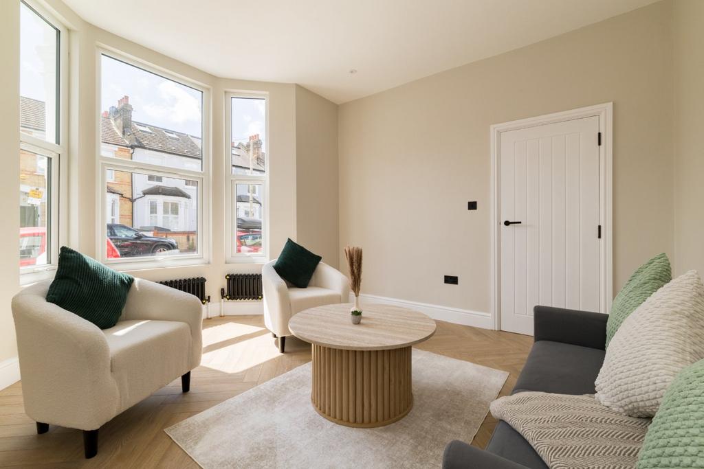 House in London - View 5