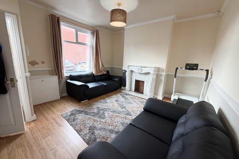 2 bedroom terraced house to rent, Bolton BL1