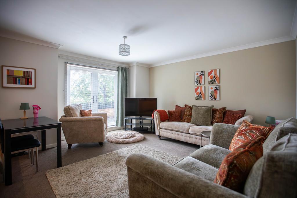 Apartment in Dumbarton - View 4
