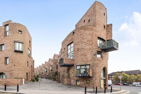 1 bedroom flat for sale, Edgeworth Mews, Finchley, LONDON, N3