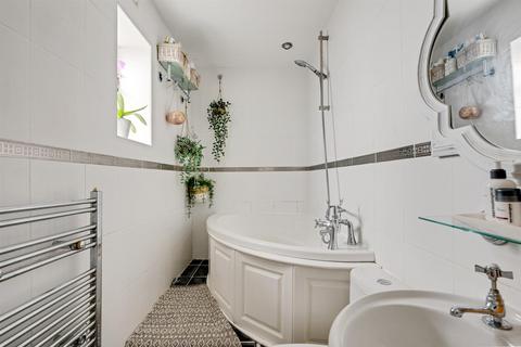 2 bedroom maisonette for sale, Palace Road, Bromley
