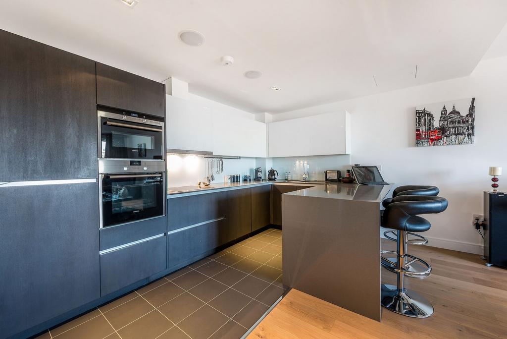 Apartment in Brentford - View 2