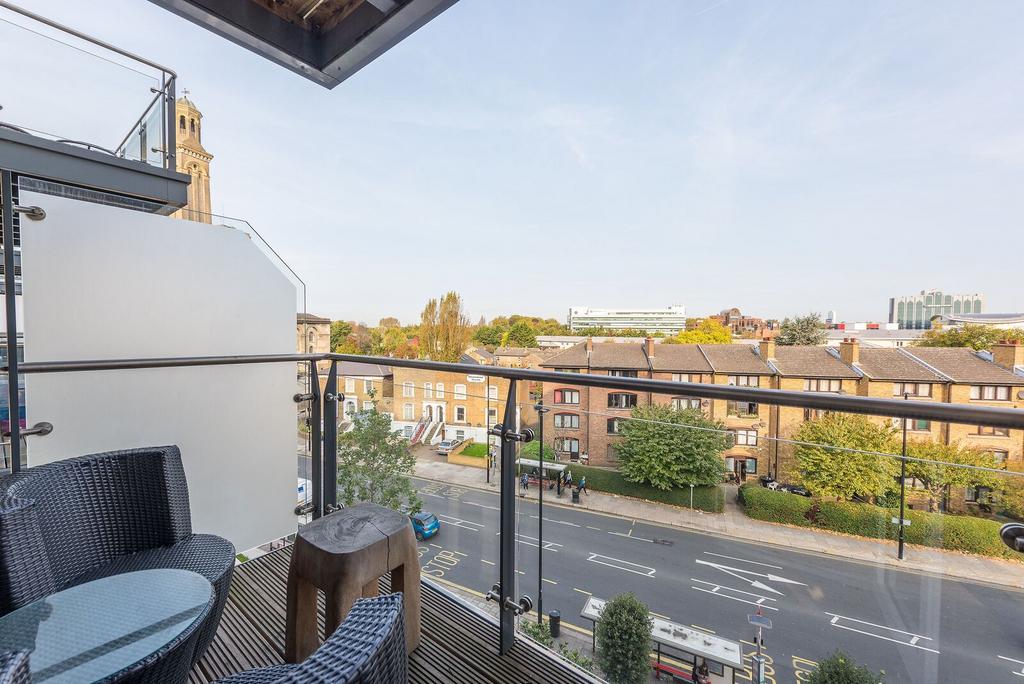 Apartment in Brentford - View 3