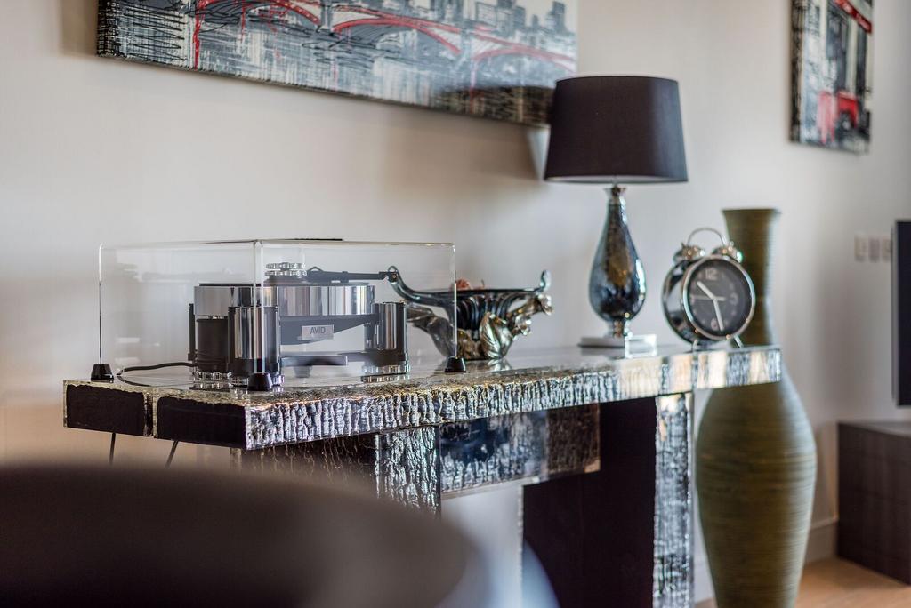 Apartment in Brentford - More