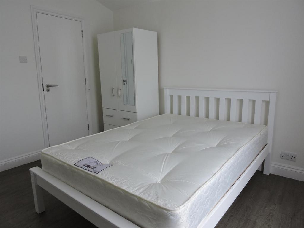 House in London - View 2
