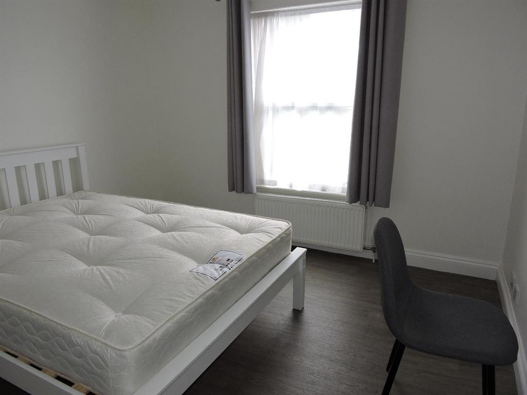 House in London - View 3