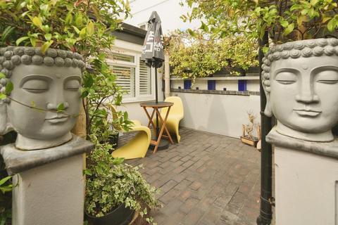 2 bedroom bungalow for sale, Crescent Place, Brighton