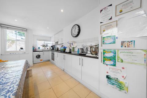 3 bedroom terraced house to rent, Candahar Road, London, SW11