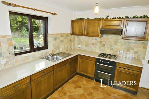 4 bedroom detached house to rent, Lancaster Road, Newcastle, Staffordshire, ST5
