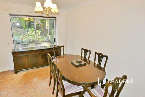 4 bedroom detached house to rent, Lancaster Road, Newcastle, Staffordshire, ST5