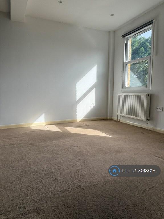 Apartment in London - View 2