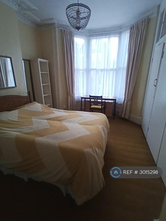 Apartment in Finsbury Park - View 3