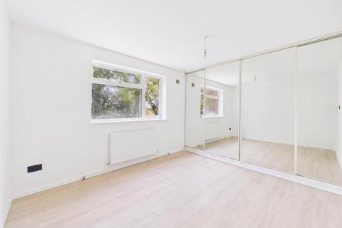 2 bedroom apartment for sale, Glebe Avenue, Ruislip HA4