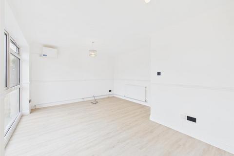 2 bedroom apartment for sale, Glebe Avenue, Ruislip HA4