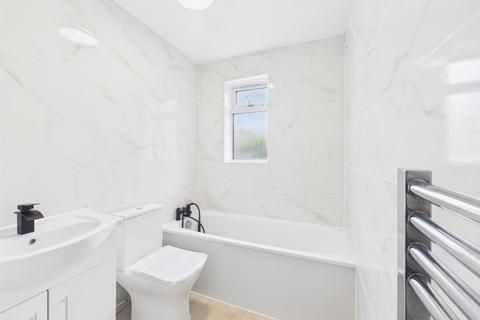 2 bedroom apartment for sale, Glebe Avenue, Ruislip HA4
