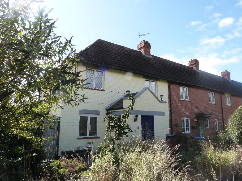 Harrow Road, Warlingham, Surrey, CR6 9EW 3 bed semidetached house £
