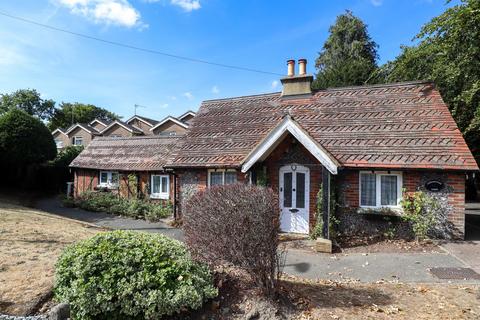 2 bedroom detached house for sale, Woodplace Lane, Coulsdon
