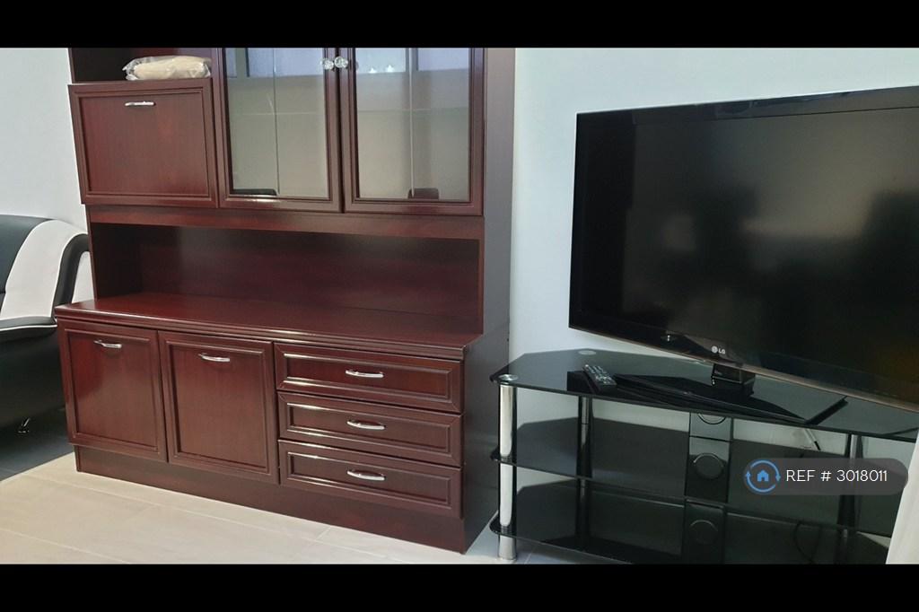 Apartment in Hounslow - View 3