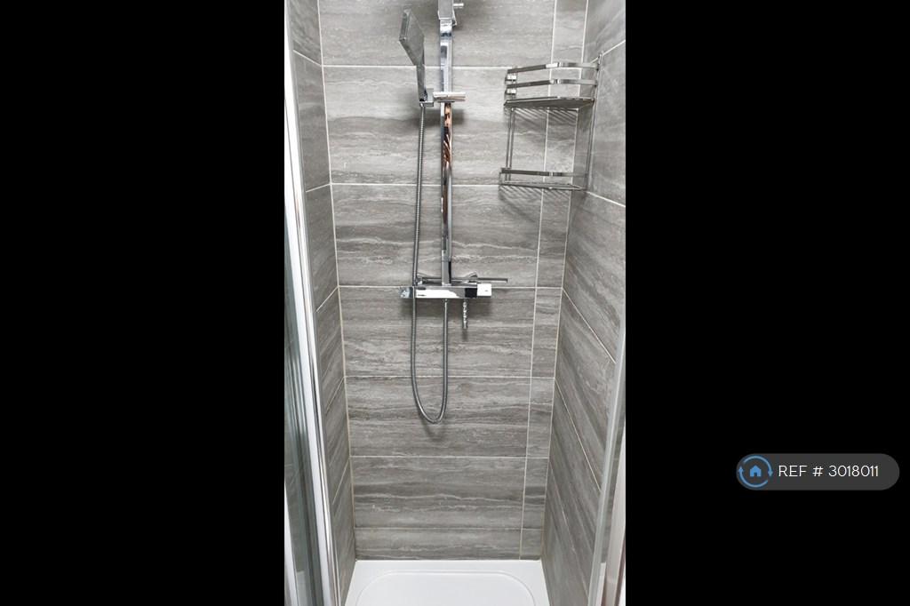 Apartment in Hounslow - View 4