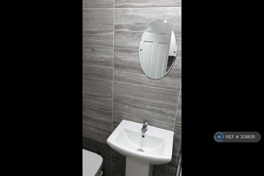 Apartment in Hounslow - View 5