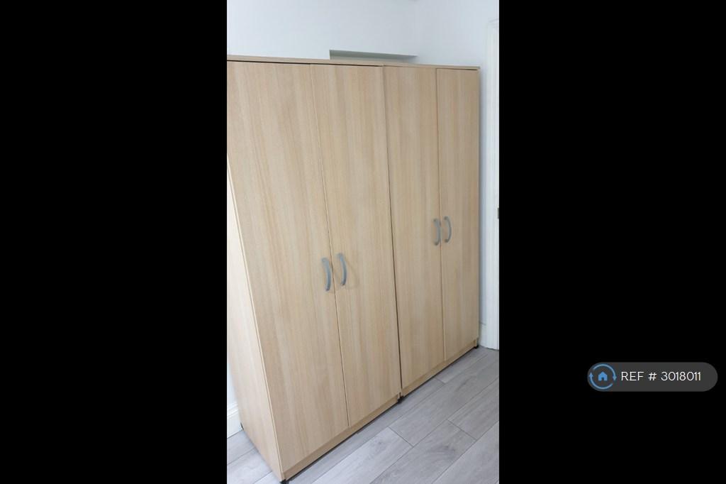 Apartment in Hounslow - More