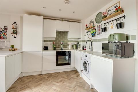 2 bedroom flat for sale, Lambeth Road, Benfleet SS7