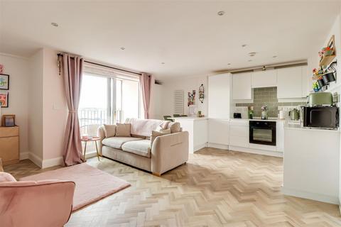 2 bedroom flat for sale, Lambeth Road, Benfleet SS7