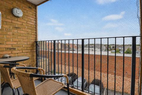 2 bedroom flat for sale, Lambeth Road, Benfleet SS7