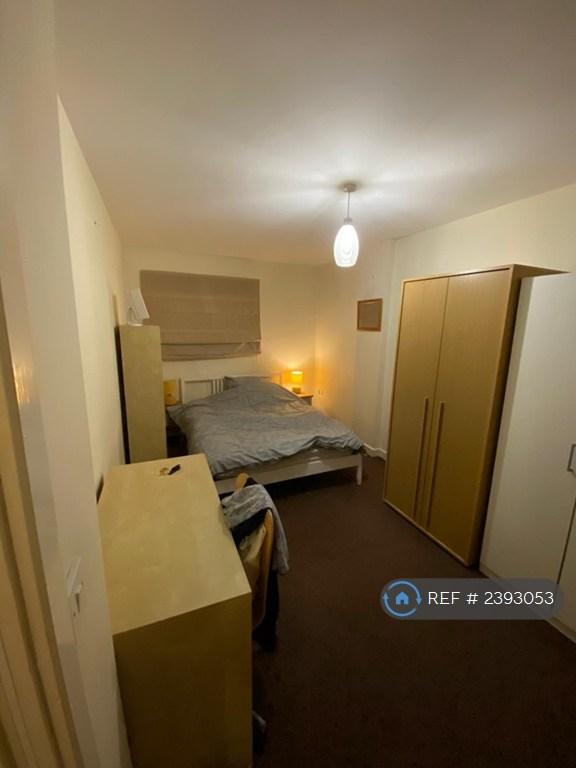 Apartment in Manchester, Fallowfield Triangle, Moss Side - View 4