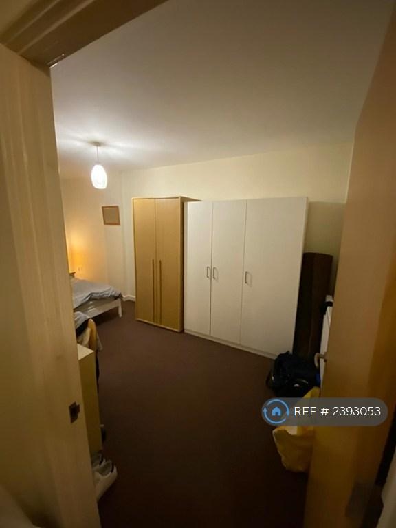 Apartment in Manchester, Fallowfield Triangle, Moss Side - View 5