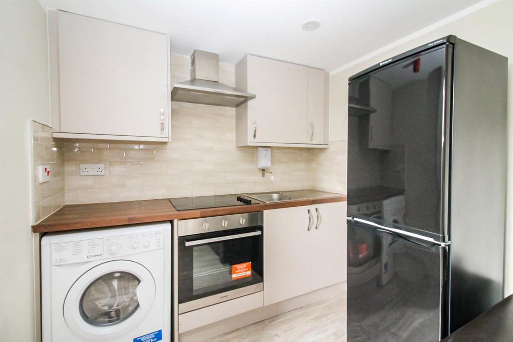 Apartment in Pudsey, Intake, Stanningley - View 5