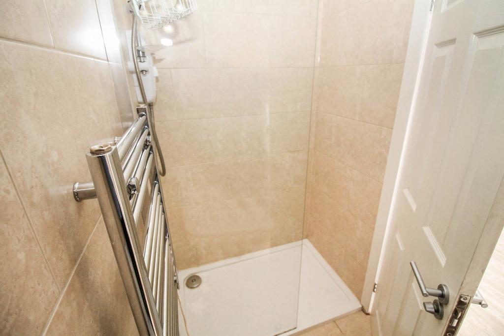 Apartment in Pudsey, Intake, Stanningley - More