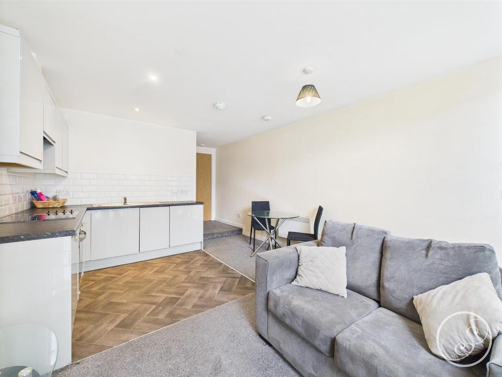 Apartment in Leeds, Mabgate, Sheepscar - View 5