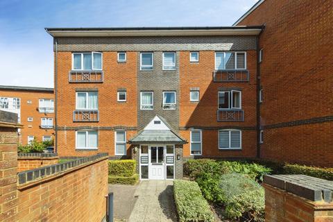 2 bedroom flat for sale, Avebury Avenue, Tonbridge, Kent, TN9