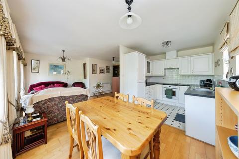 2 bedroom flat for sale, Avebury Avenue, Tonbridge, Kent, TN9