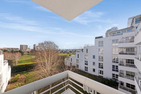 2 bedroom flat for sale, Barrier Point Road, London, E16