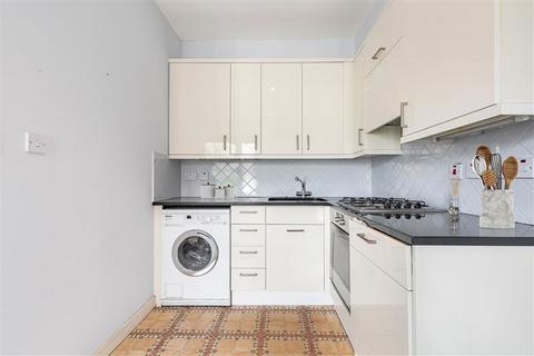 2 bedroom flat for sale, Castelnau, London SW13