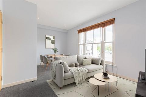 2 bedroom flat for sale, Castelnau, London SW13