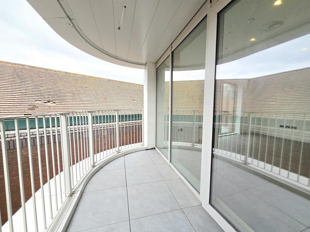 Apartment in Harrow - More