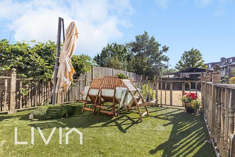 6 bedroom semi-detached house for sale, London SE25