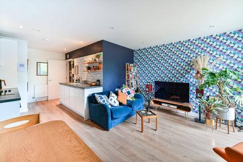 1 bedroom flat for sale, St. James' Crescent, Brixton, SW9